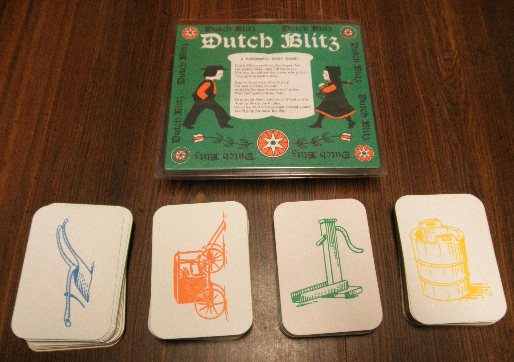 Включи карточки есть. Dutch Blitz игра. Блиц настольная игра. Настольная игра Blitz. Настольная игра блиц ночь.