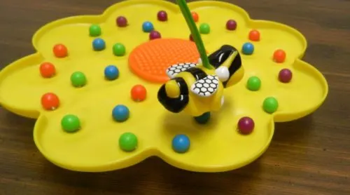 Playing Bizzy, Bizzy, Bumblebees
