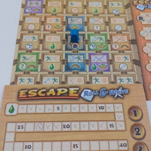 Winning Escape Cooperative Roll and Write