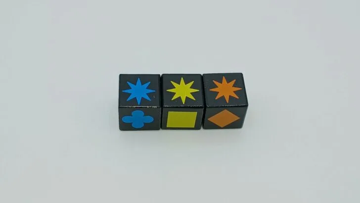 Playing the first cubes in Qwirkle Cubes