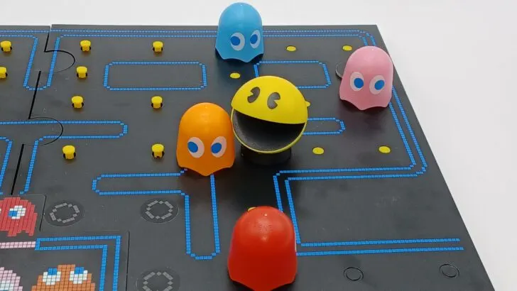 Pac-Man caught by orange ghost